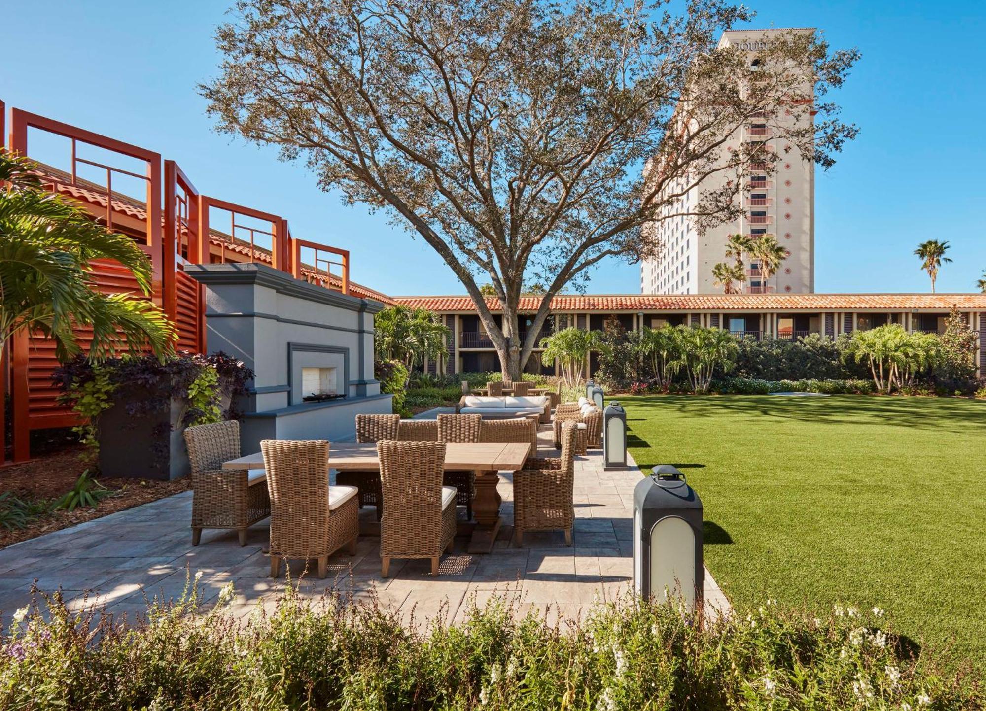 Doubletree By Hilton Hotel Orlando At Seaworld Williamsburg Exterior foto